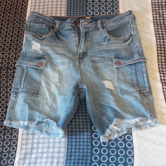 Fashion Nova cargo pockets Bermuda shorts stretchy - Picture 5 of 6